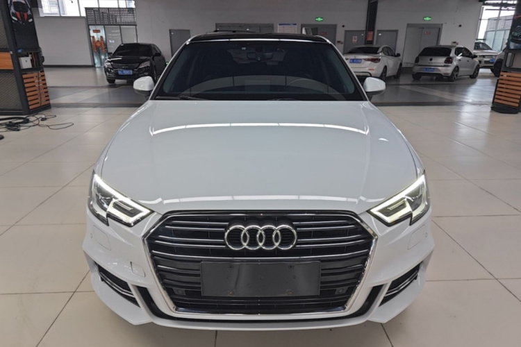 Audi A3 2018 car image #3