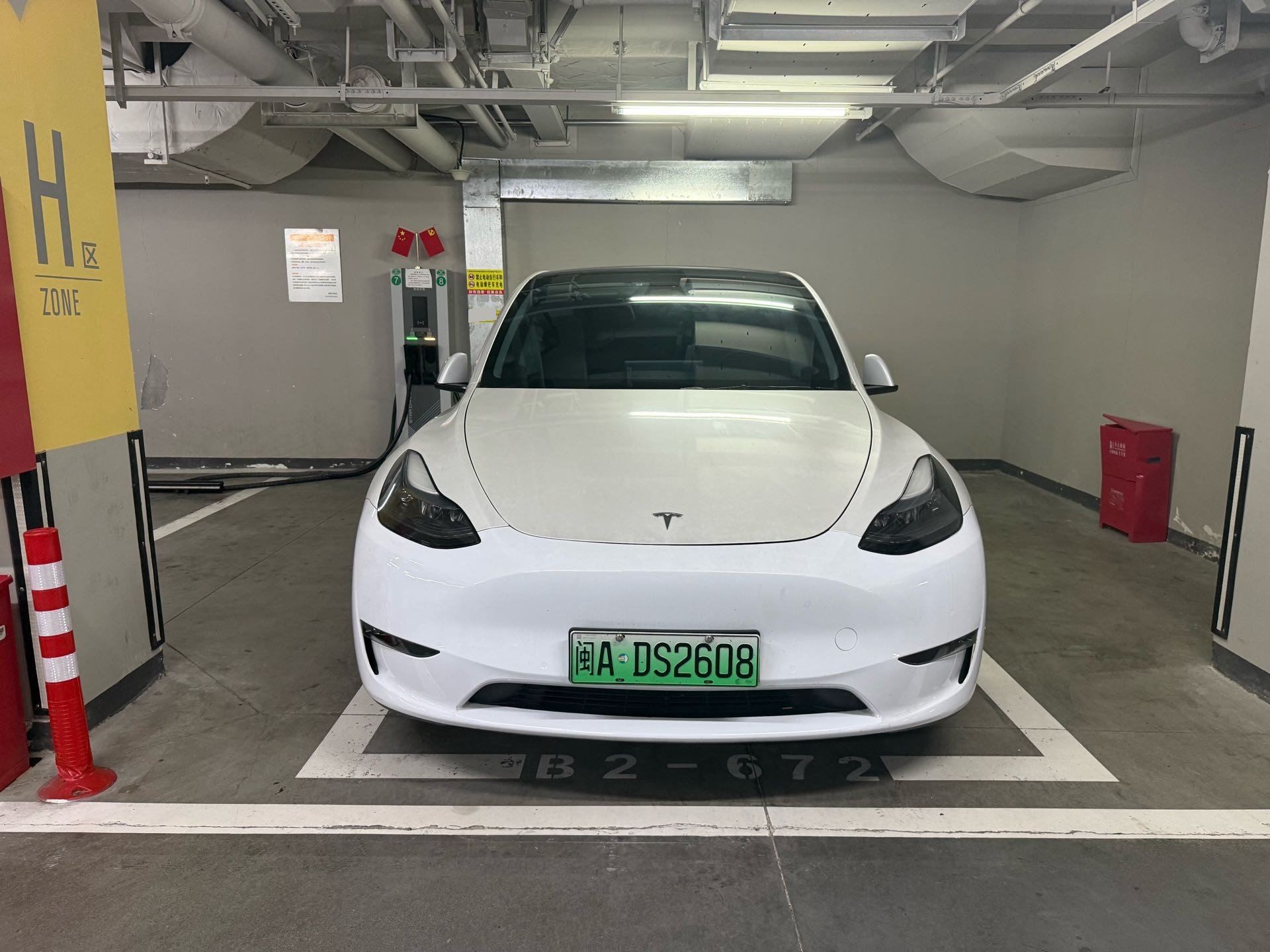 Tesla Model Y 2024 صورة سيارة #2