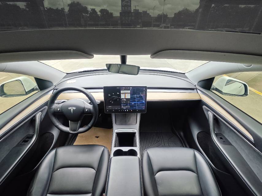 Tesla Model Y 2021 car image #7