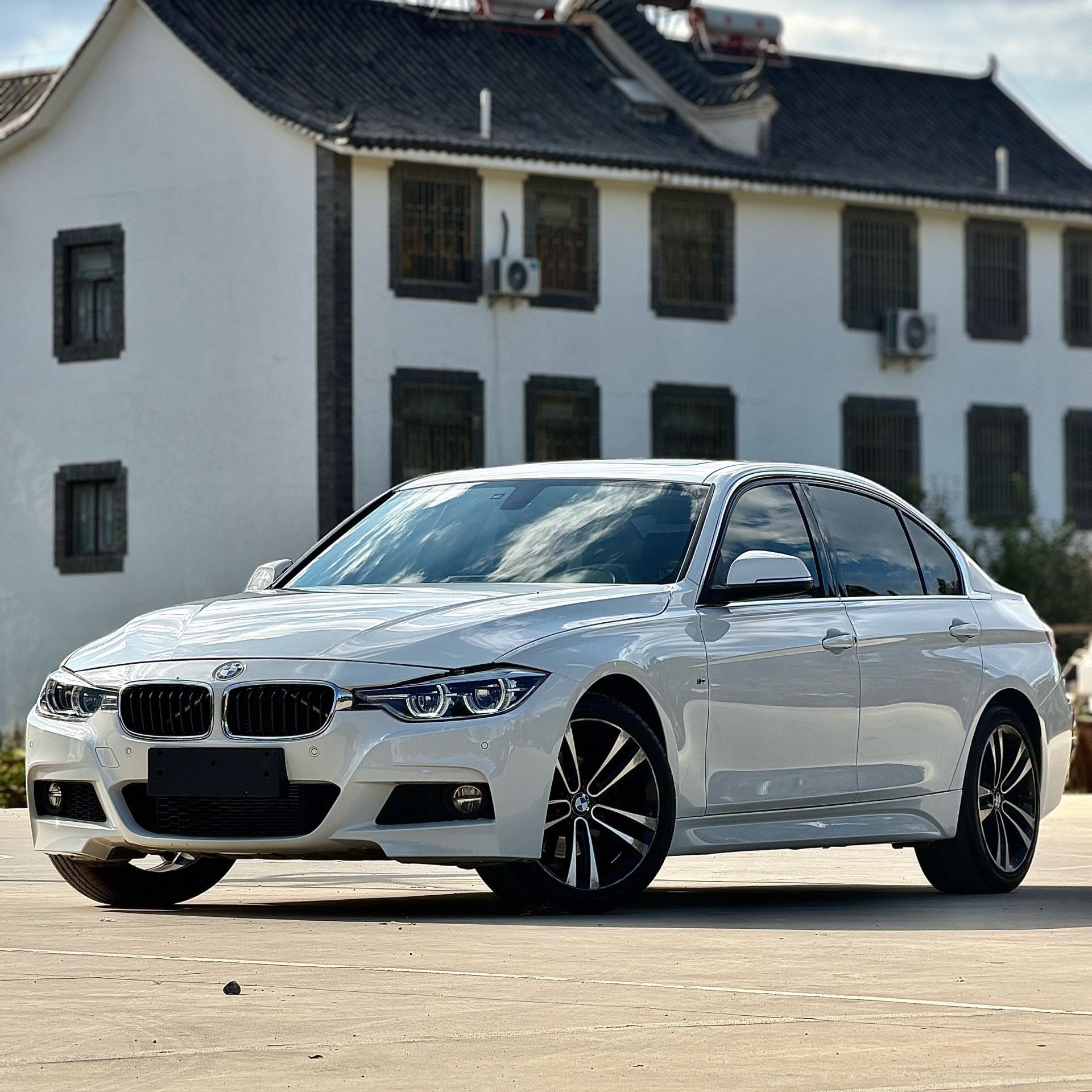 BMW 3 Series 2019 BMW 3 Series 2019 car image