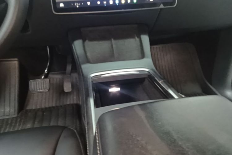 Tesla Model Y 2024 #18 Tesla Model Y 2024 car image #18