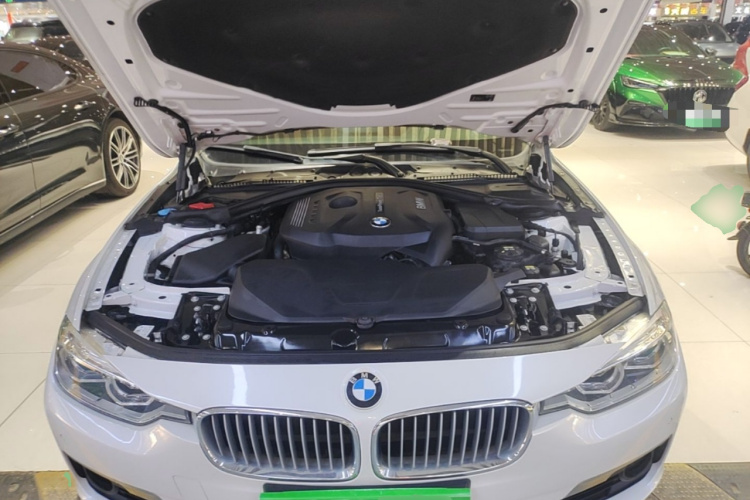 BMW 3 Series 2018 car image #20