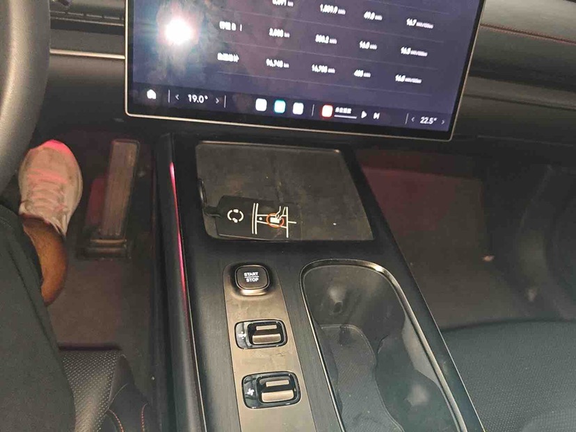 MI SU7 2024 car image #3