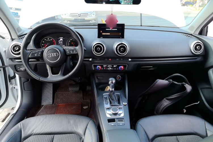 Audi A3 2019 car image #10