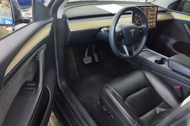 Tesla Model Y 2022 immagine di auto #16