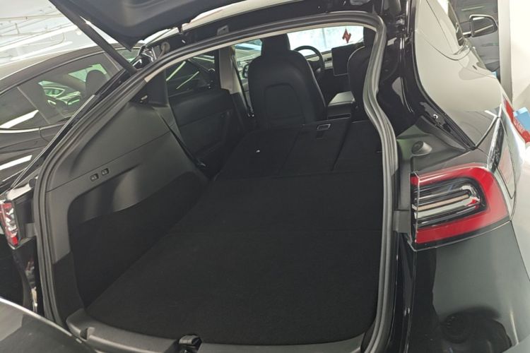 Tesla Model Y 2024 صورة سيارة #19