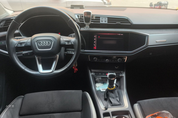 Audi Q3 2019 car image #11
