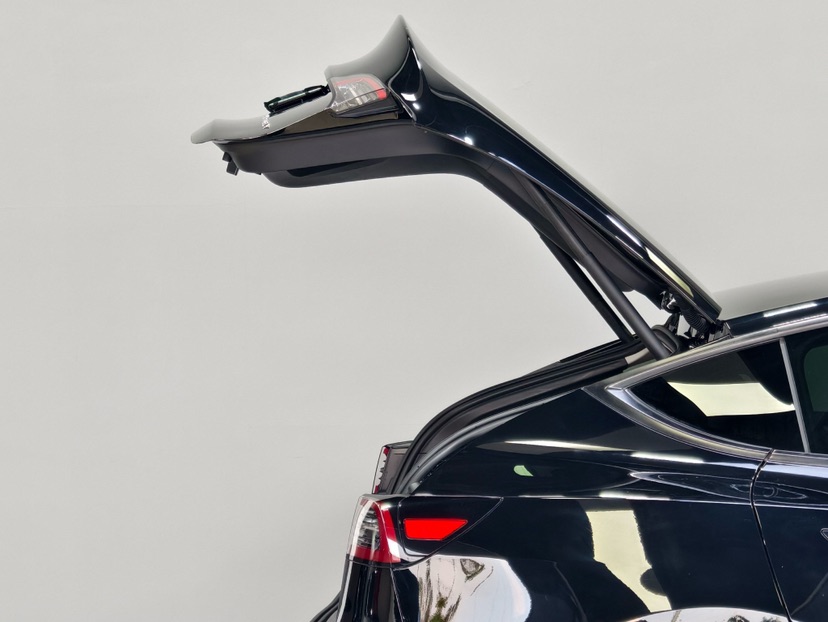 Tesla Model Y 2024 #5 Tesla Model Y 2024 car image #5