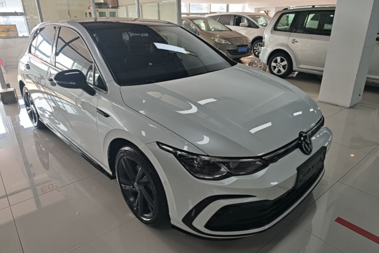 Volkswagen Golf 2022 car image #4