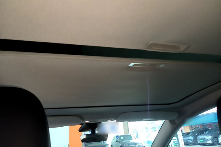Tesla Model Y 2023 car image #18
