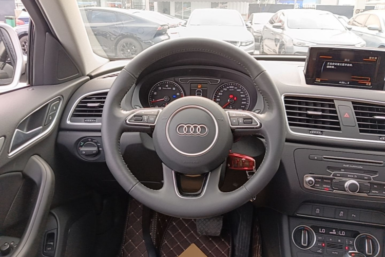 Audi Q3 2019 #11 Audi Q3 2019 car image #11