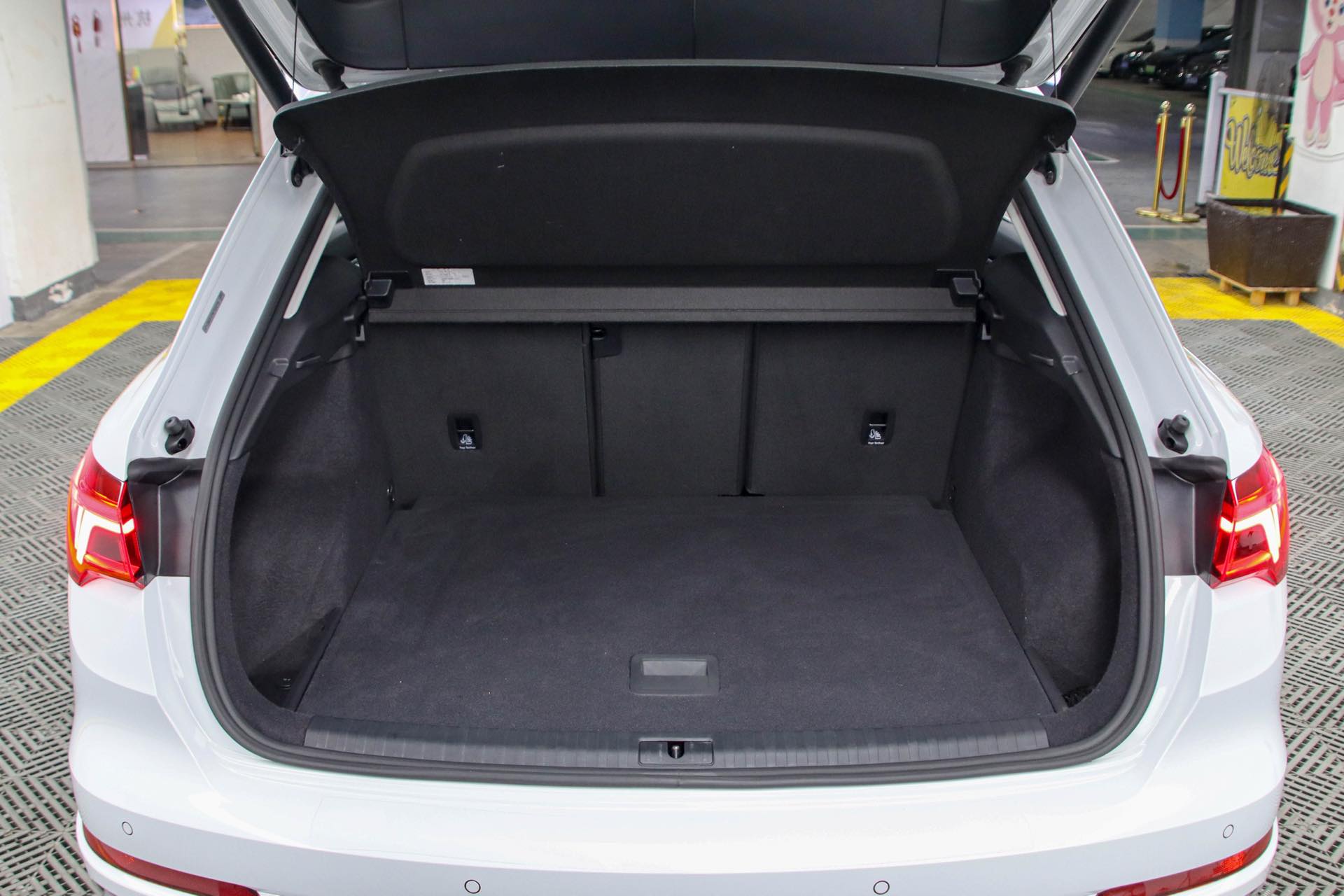 Audi Q3 2022 car image #15