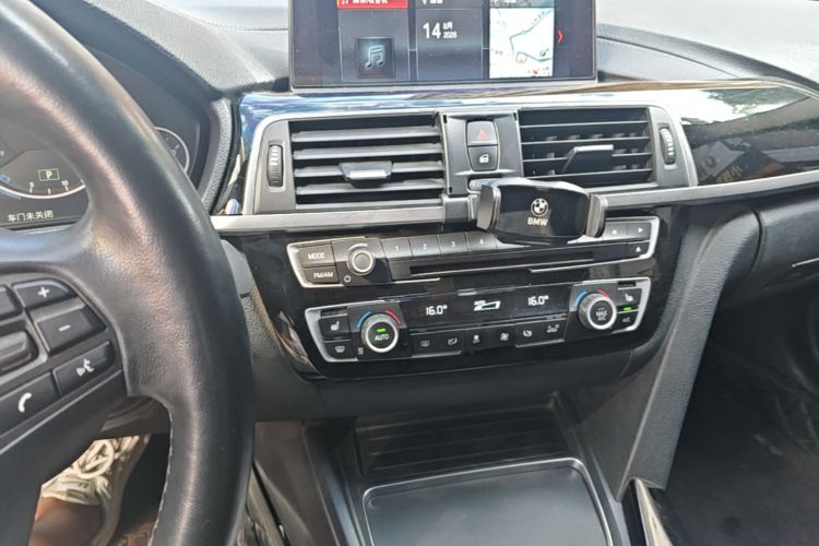 BMW 3 Series 2019 #15 BMW 3 Series 2019 car image #15