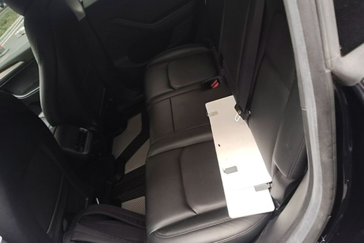 Tesla Model Y 2023 immagine di auto #17