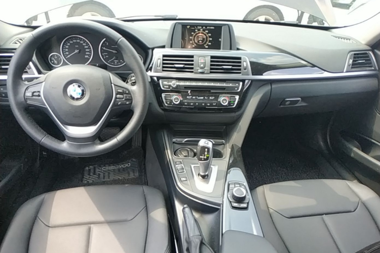 BMW 3 Series 2017 car image #11