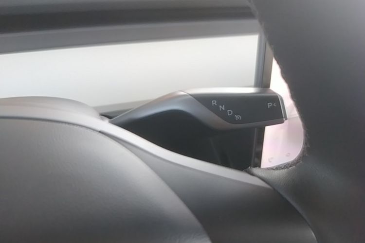 Tesla Model Y 2023 car image #14