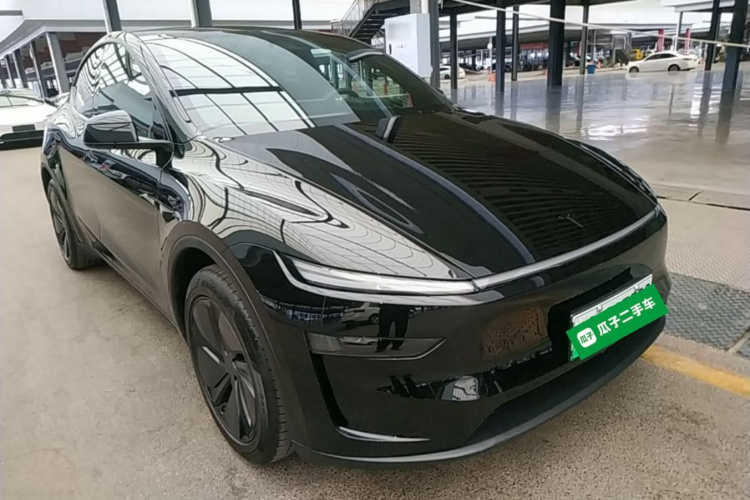Tesla Model Y 2026 #4 Tesla Model Y 2026 immagine di auto #4