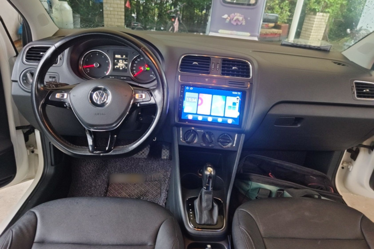 Volkswagen Polo 2016 car image #10