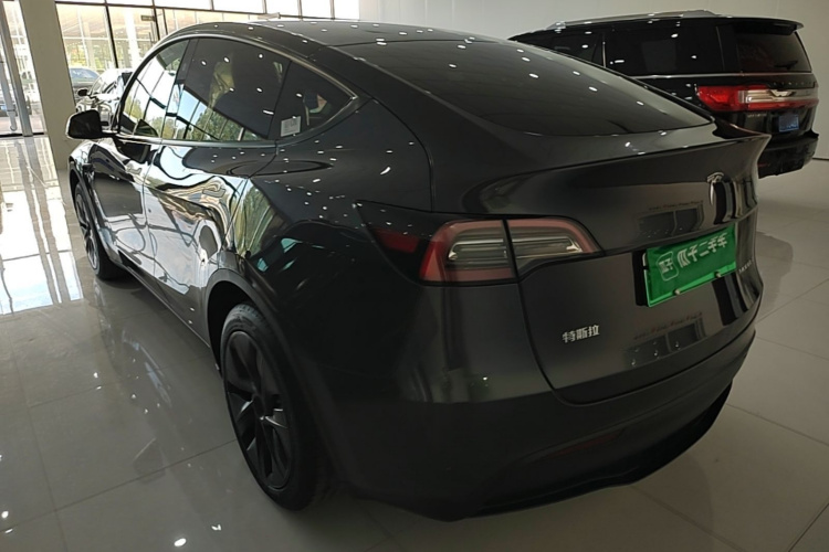 Tesla Model Y 2025 car image #5
