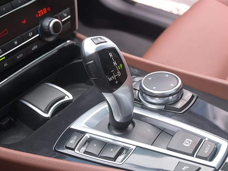 BMW 5 Series GT 2016 #51 BMW 5 Series GT 2016 صورة سيارة #51