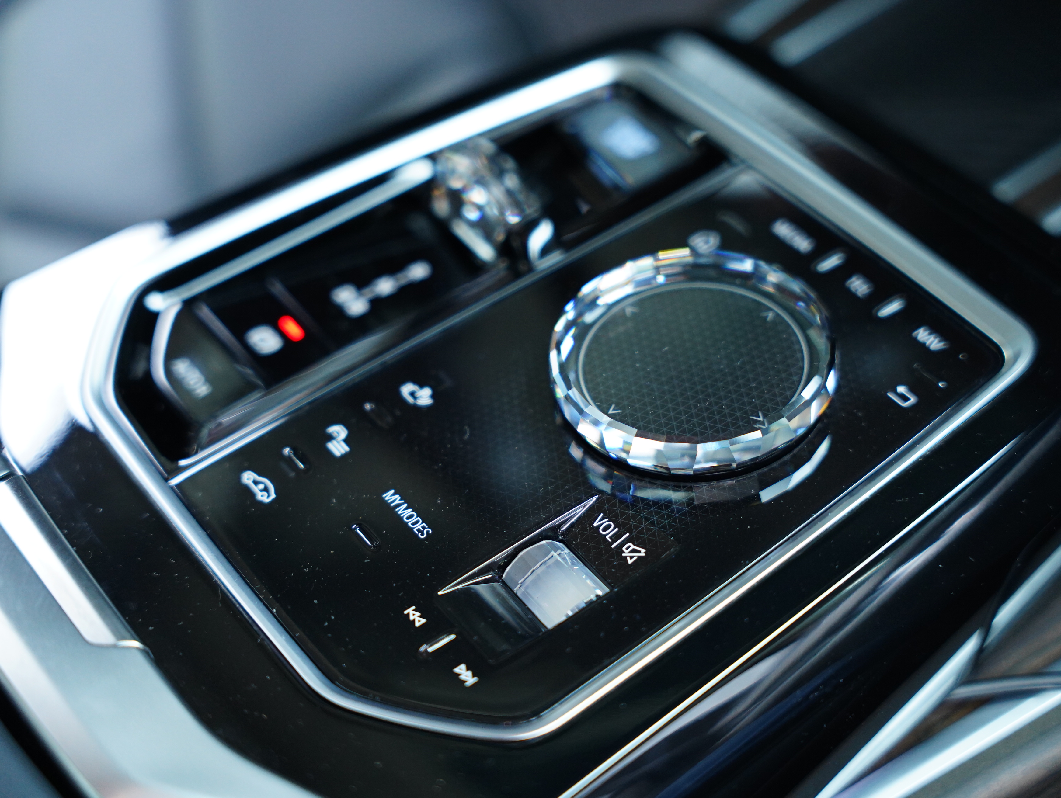 BMW i7 M70L 2023 #51 BMW i7 M70L 2023 car image #51