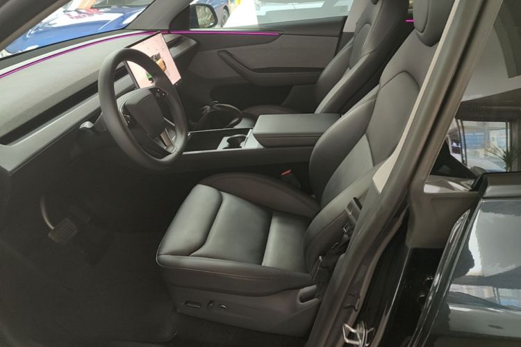 Tesla Model Y 2025 car image #15