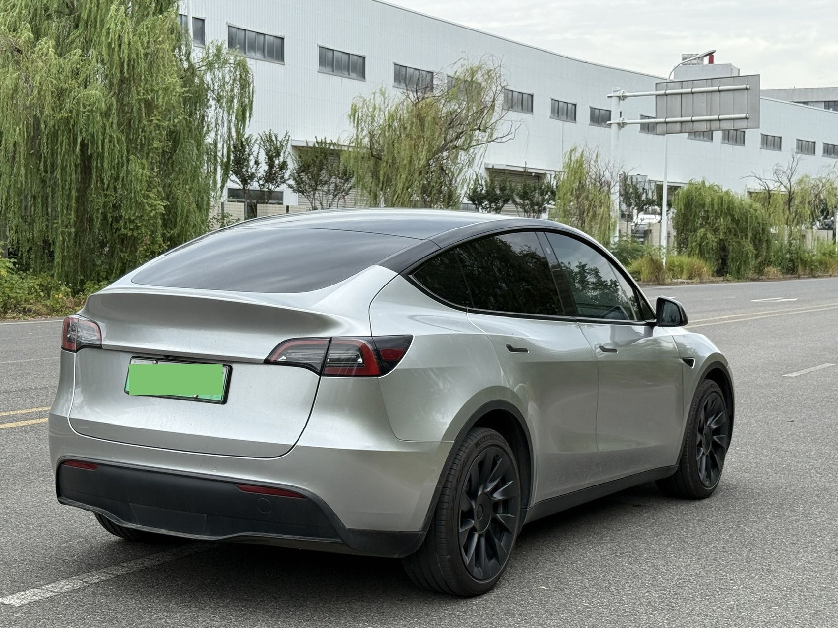Tesla Model Y 2022 #9 Tesla Model Y 2022 car image #9