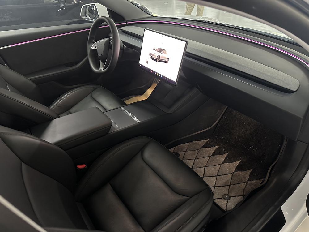 Tesla Model 3 2024 immagine di auto #8