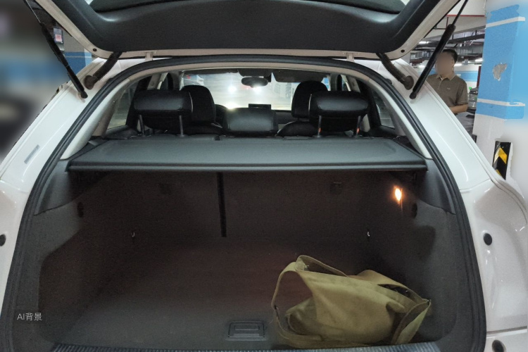 Audi Q3 2015 car image #21