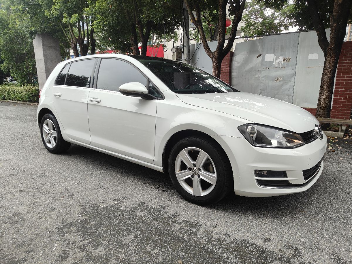 Volkswagen Golf 2017 car image #2