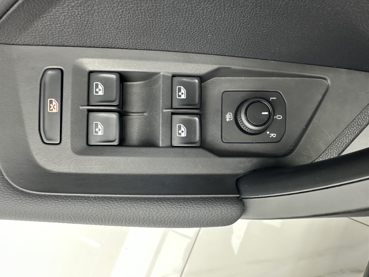 Volkswagen Tharu 2023 car image #12