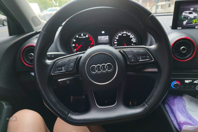 Audi A3 2019 immagine di auto #12