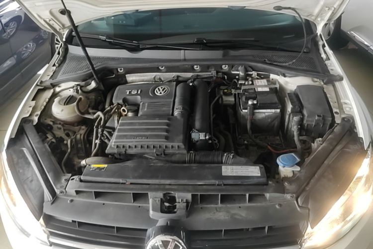 Volkswagen Golf 2017 car image #22