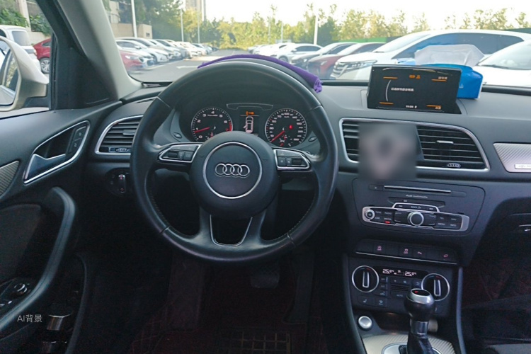 Audi Q3 2017 car image #12