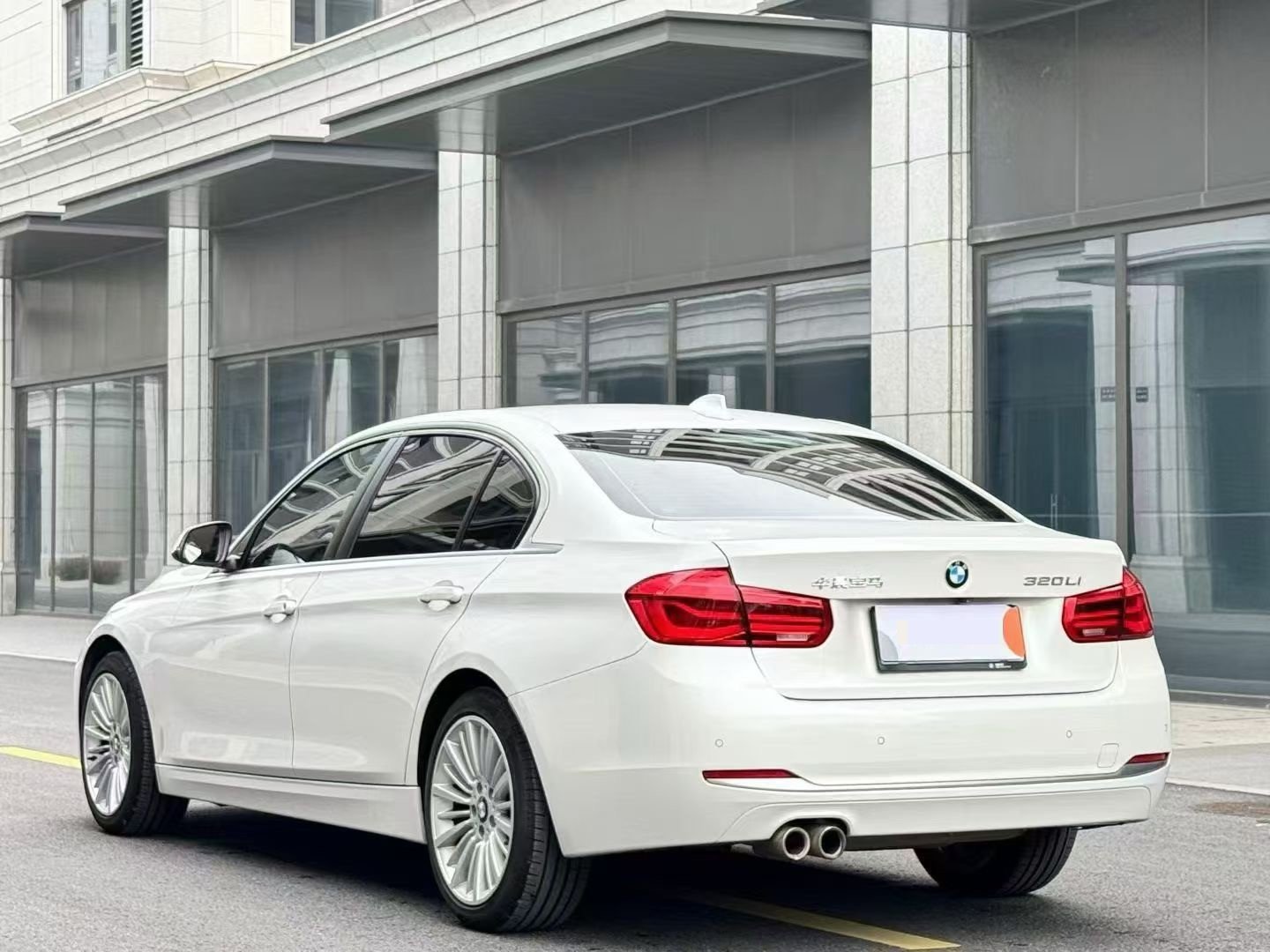 BMW 3 Series 2018 car image #2