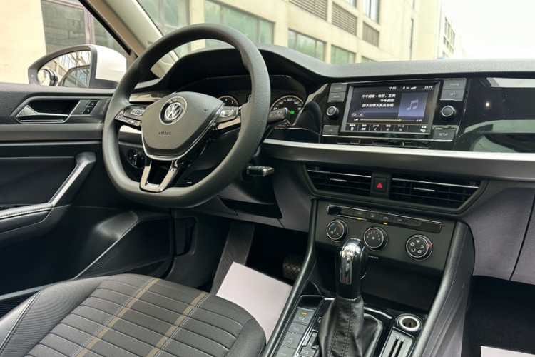 Volkswagen Lavida 2019 car image #13