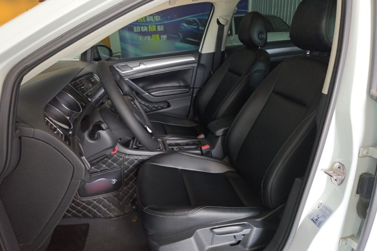 Volkswagen Golf 2020 car image #15