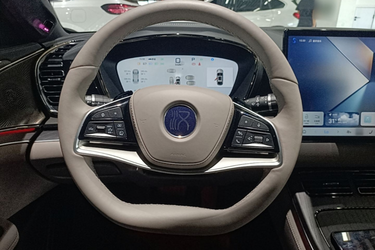 BYD Han 2025 car image #11