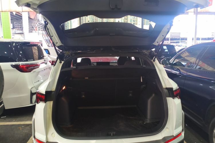 GEELY Coolray 2026 car image #19