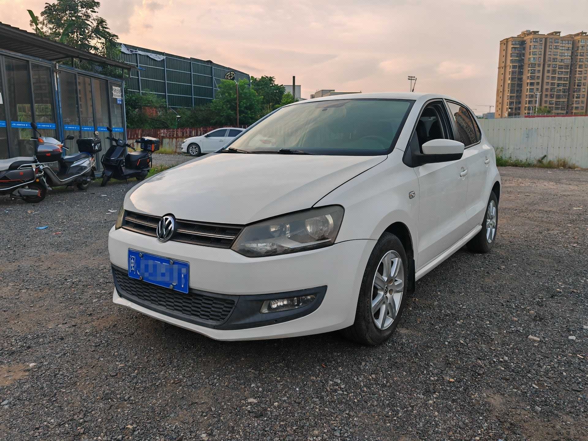 Volkswagen Polo 2013 Volkswagen Polo 2013 car image