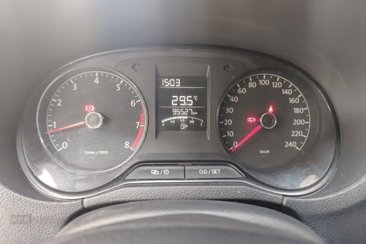 Volkswagen Polo 2015 car image #14