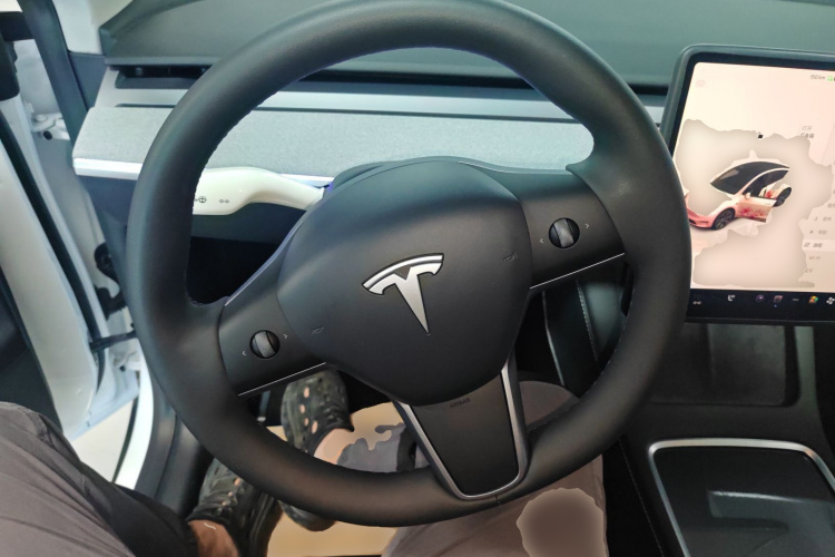 Tesla Model Y 2024 #15 Tesla Model Y 2024 car image #15