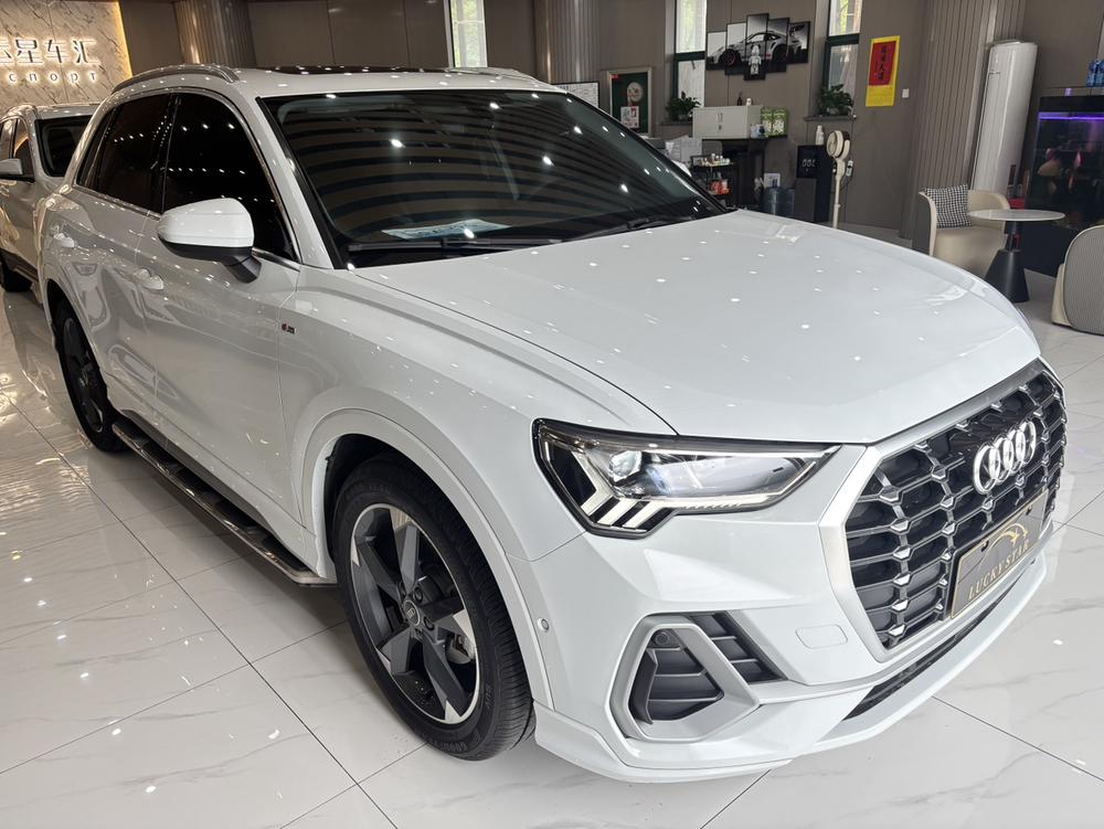 Audi Q3 2022 car image #3