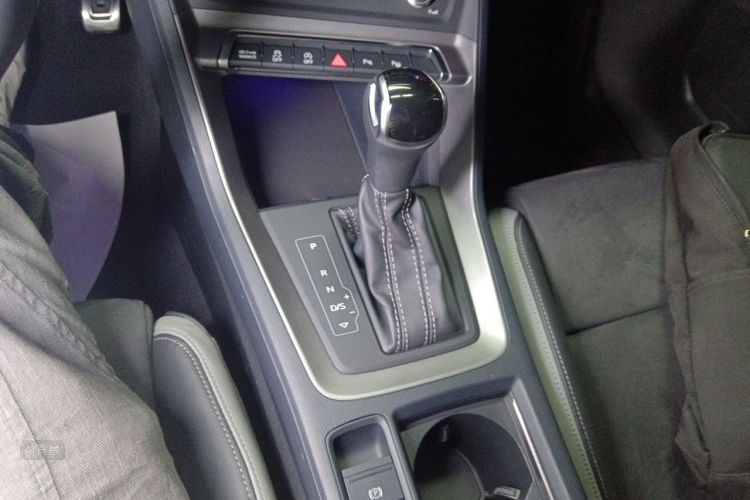 Audi Q3 2022 car image #16