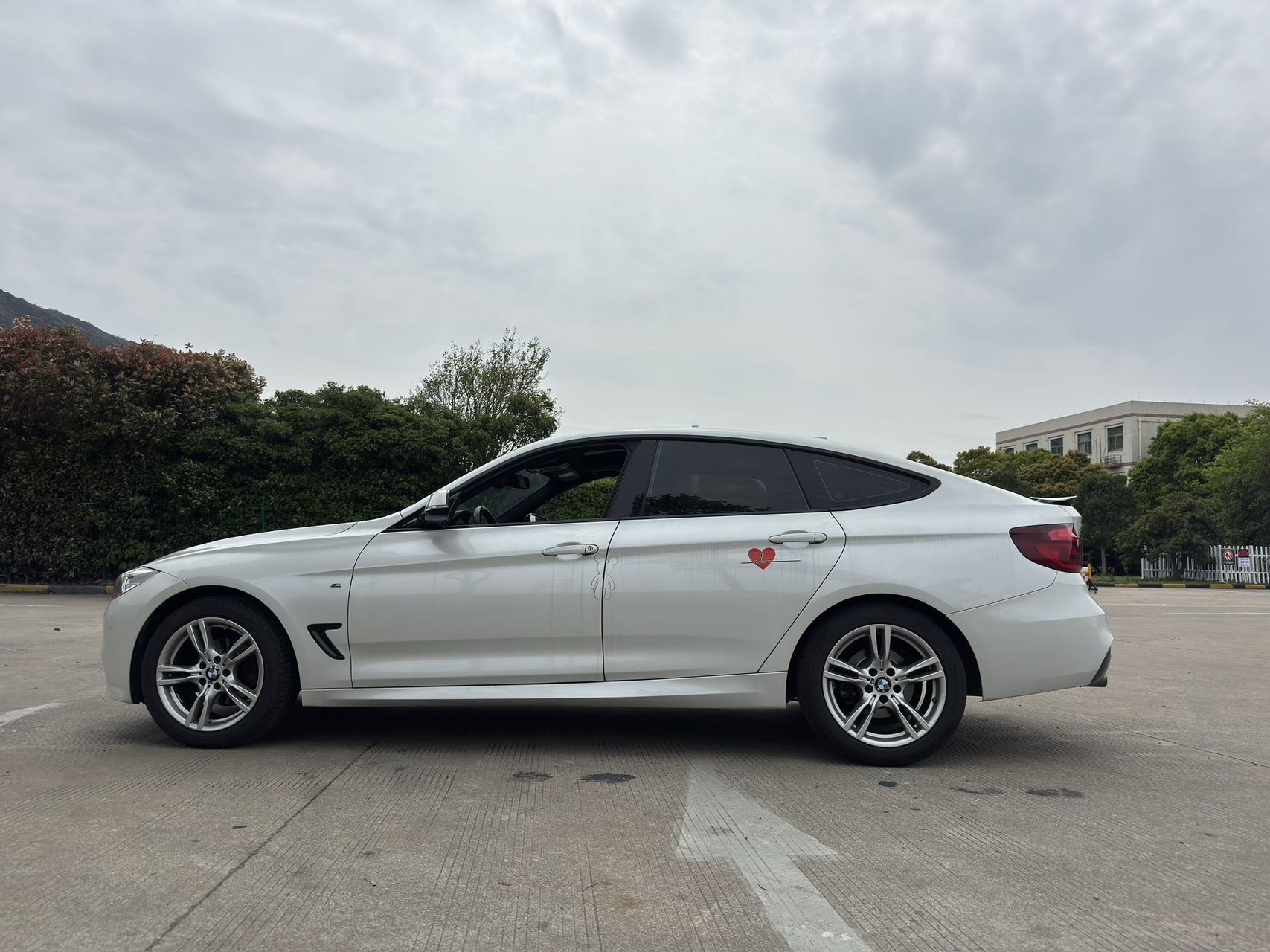 BMW 3 Series GT 2020 imagem de carro #3