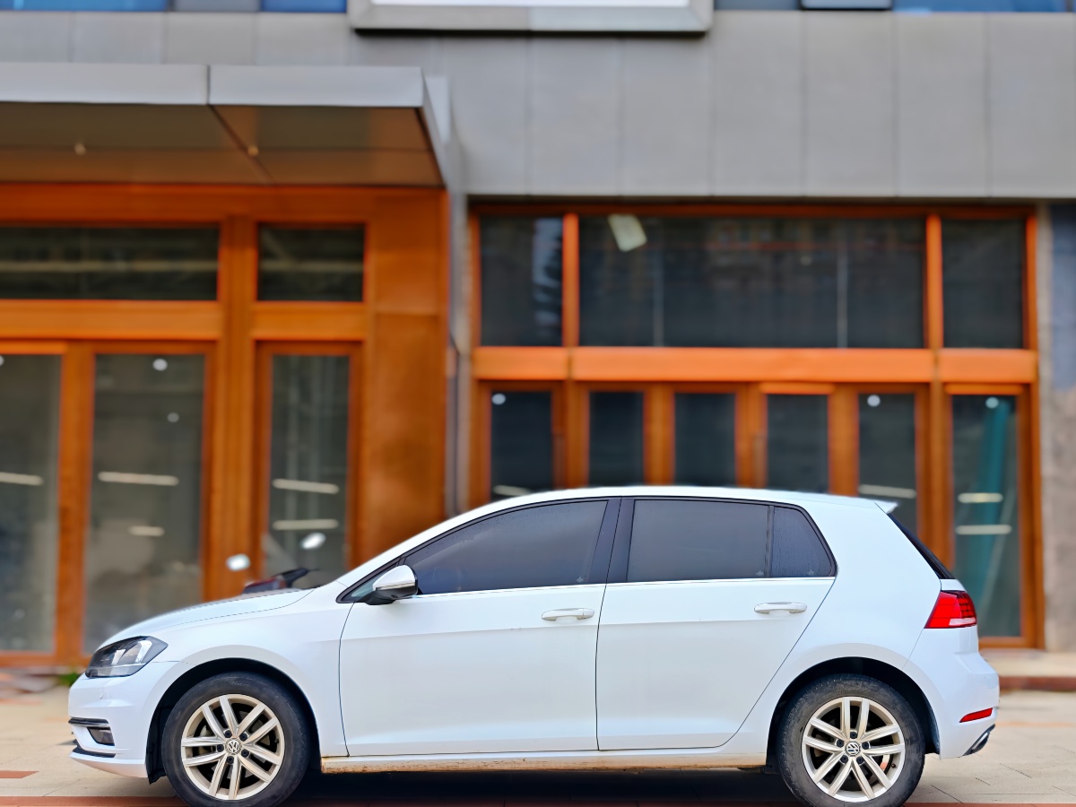 Volkswagen Golf 2019 car image #5