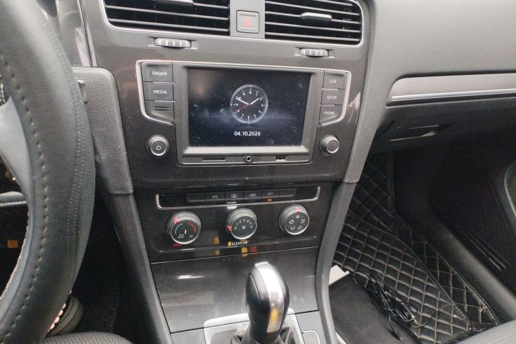 Volkswagen Golf 2017 car image #13