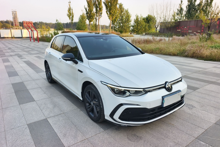 Volkswagen Golf 2021 car image #4