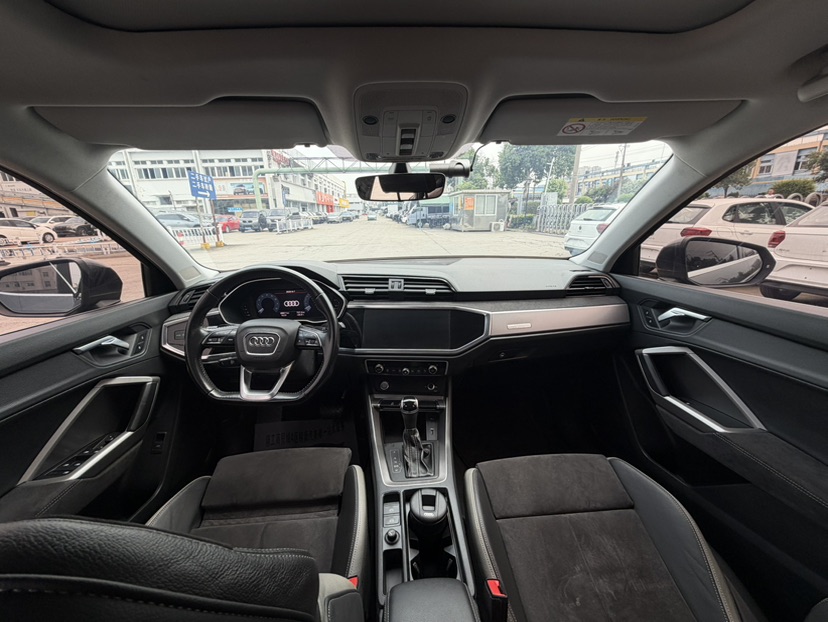 Audi Q3 2020 car image #5
