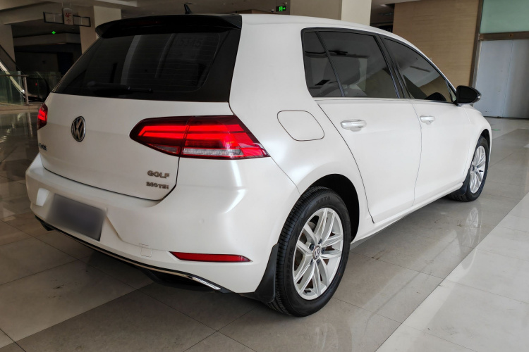 Volkswagen Golf 2019 car image #7